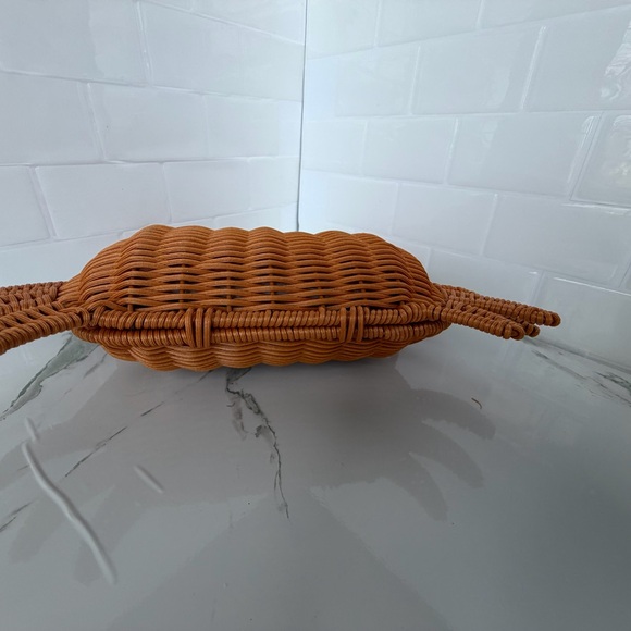 Tommy Bahama Tan Wicker Crab Purse - Picture 8 of 8